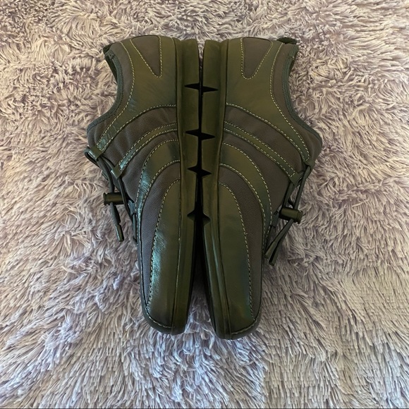 Liz Claiborne size 9 1/2 “Layton” shoes Navy - Picture 3 of 7